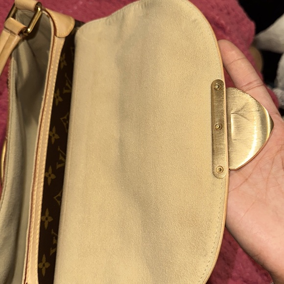 Authentic Louis Vuitton Monogram Beverly MM Bag - Picture 10 of 15